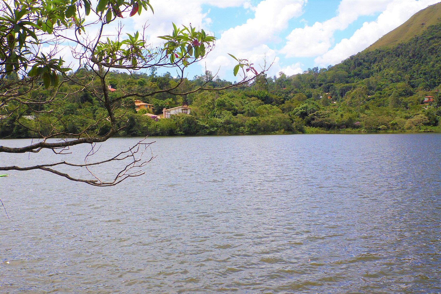 condominio de casas em rio acima