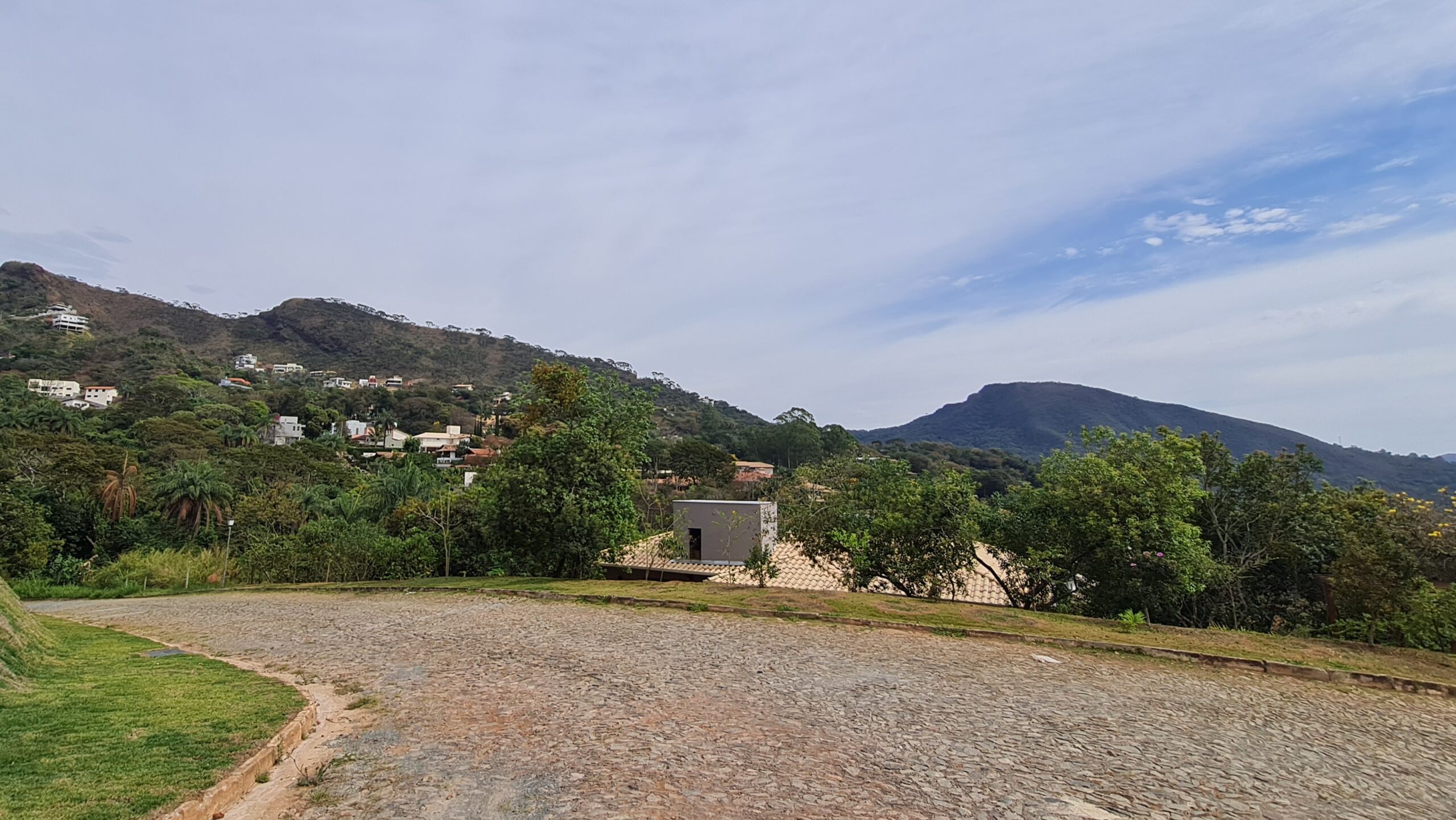 casas com vista para o morro do elefante em nova lima