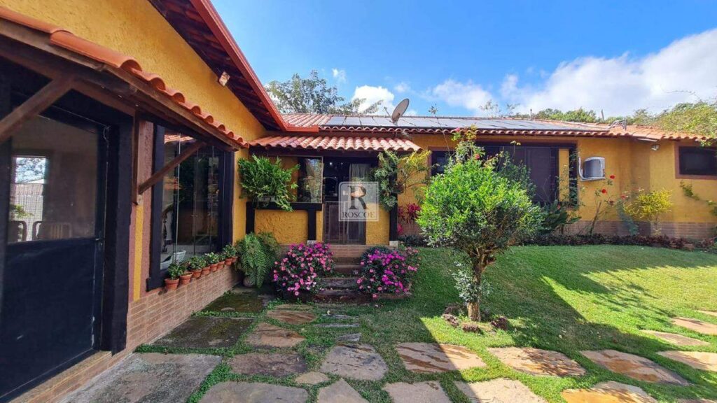 Casa Linear no Condomínio Pasárgada com 4 quartos e piscina