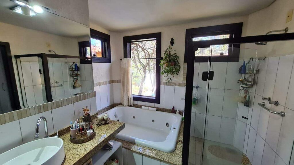Casa Linear no Condomínio Pasárgada com 4 quartos e piscina