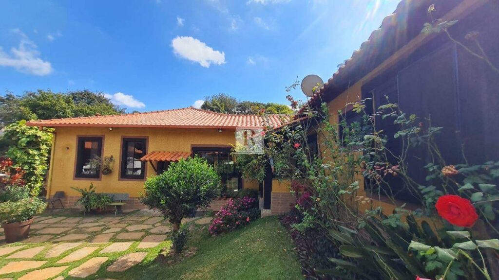 casa no pasargada com jardim