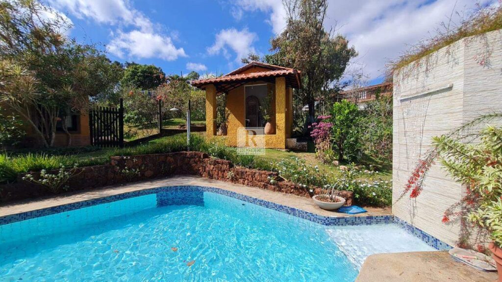 Casa Linear no Condomínio Pasárgada com 4 quartos e piscina