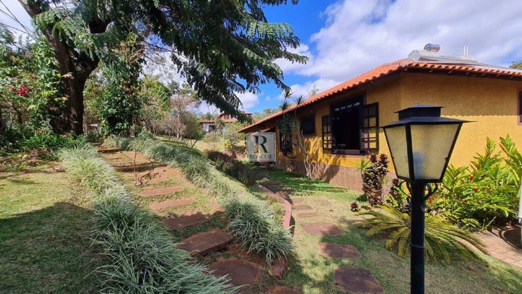 Casa Linear no Condomínio Pasárgada com 4 quartos e piscina
