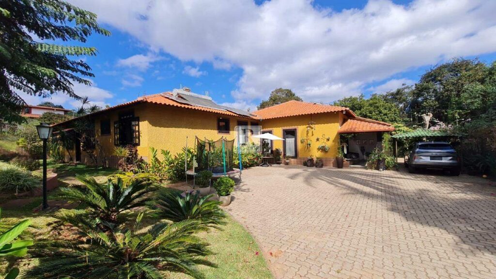 Casa Linear no Condomínio Pasárgada com 4 quartos e piscina