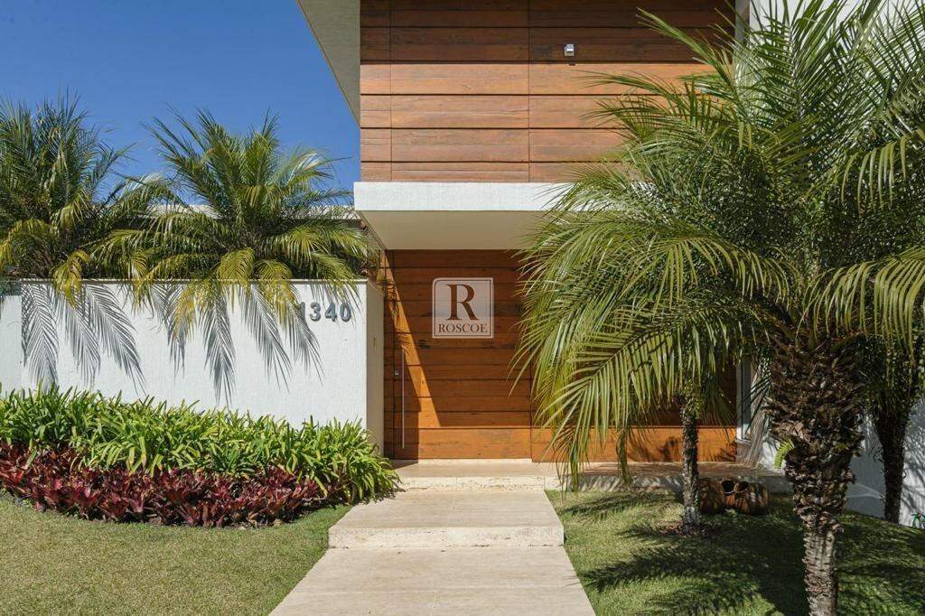 Casa à venda na Lagoa dos Ingleses com 5 suítes vizinha à mata de preservação
