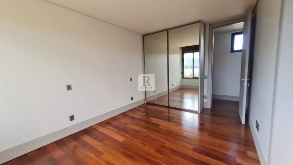 Casa com vista para a Lagoa dos Ingleses 5 suítes
