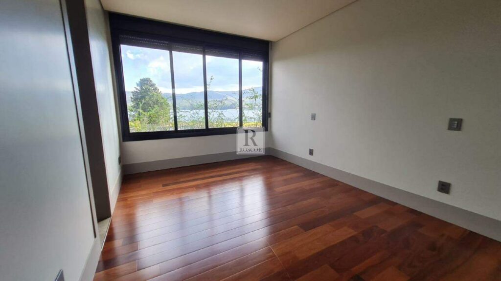 Casa com vista para a Lagoa dos Ingleses 5 suítes