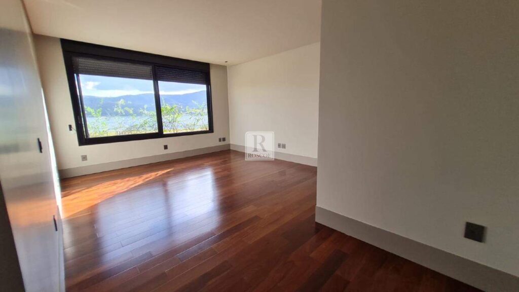 Casa com vista para a Lagoa dos Ingleses 5 suítes