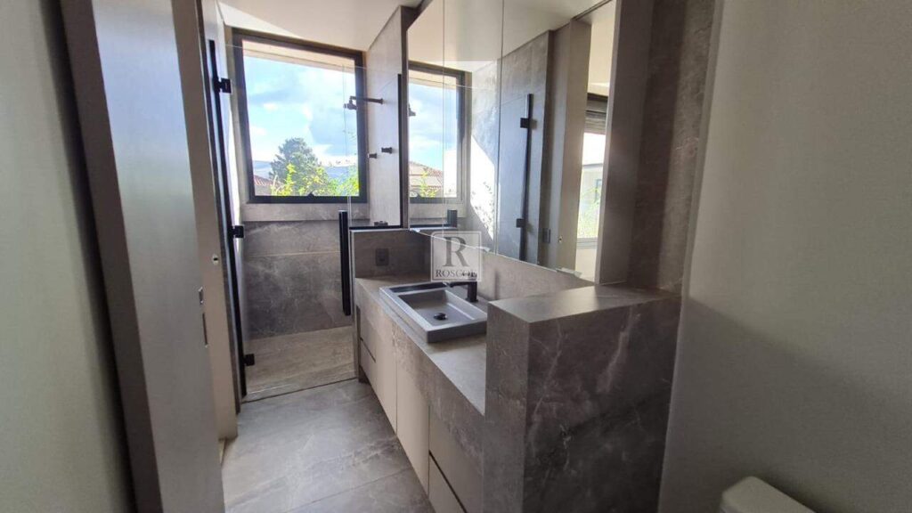 Casa com vista para a Lagoa dos Ingleses 5 suítes