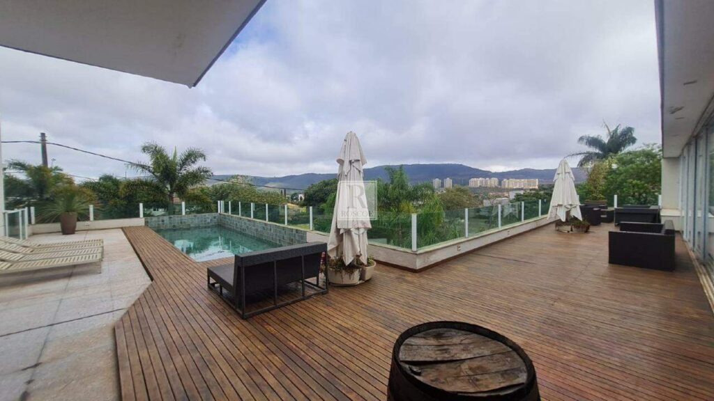 Casa no Residencial Inconfidentes Alphaville com vista para a Lagoa dos Ingleses