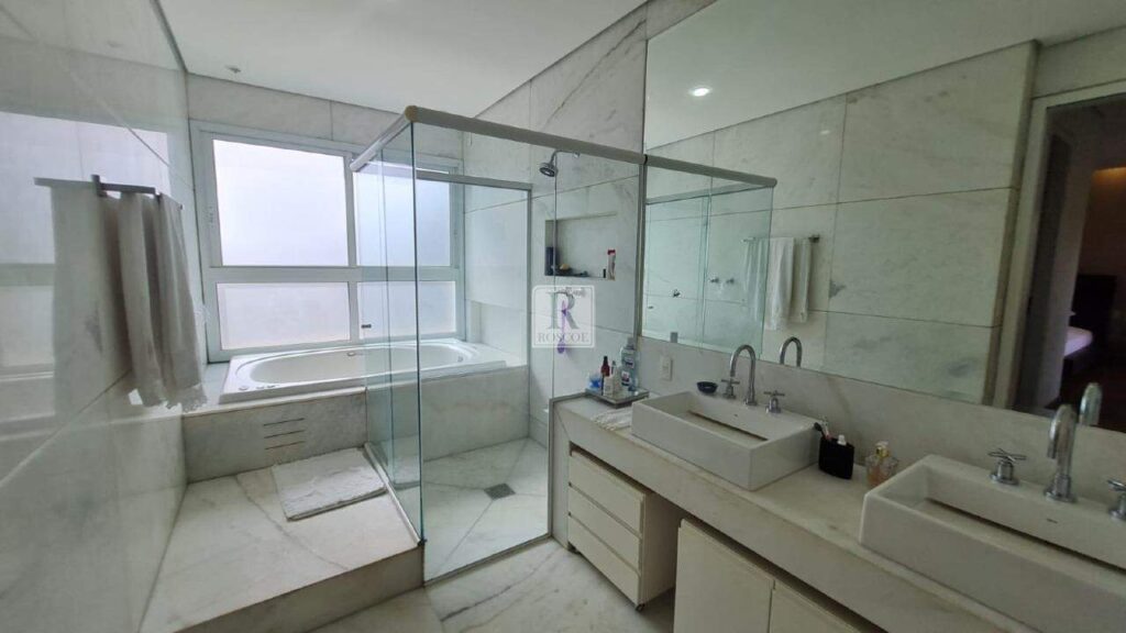 Casa no Residencial Inconfidentes Alphaville com vista para a Lagoa dos Ingleses