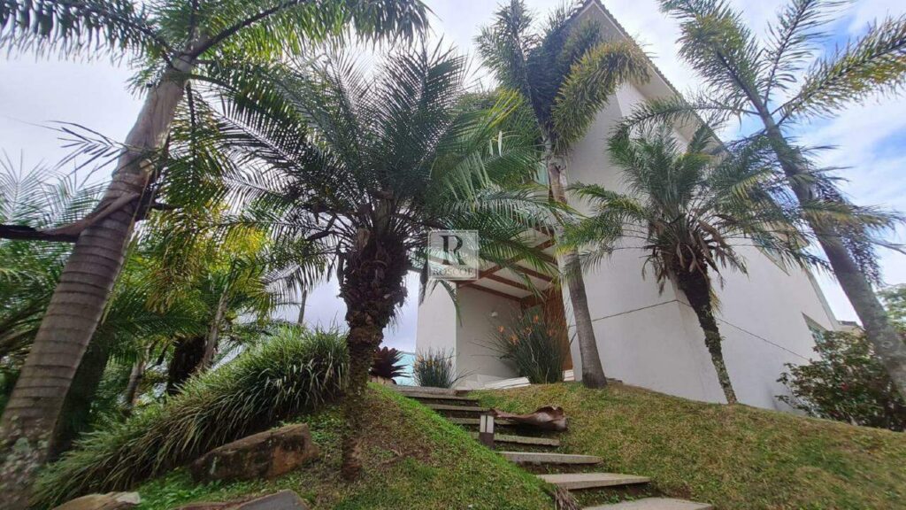 Casa no Residencial Inconfidentes Alphaville com vista para a Lagoa dos Ingleses