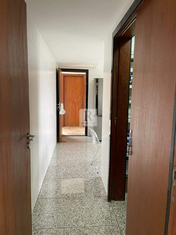 Casa no Condomínio Pasárgada com 4 quatros