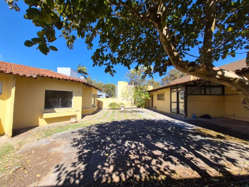 Casa no Retiro das Pedras com 3 quartos e uma suíte independente