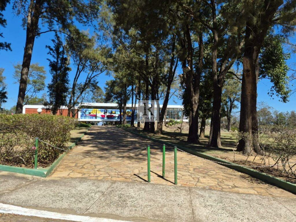 Casa no Retiro das Pedras com 3 quartos e uma suíte independente