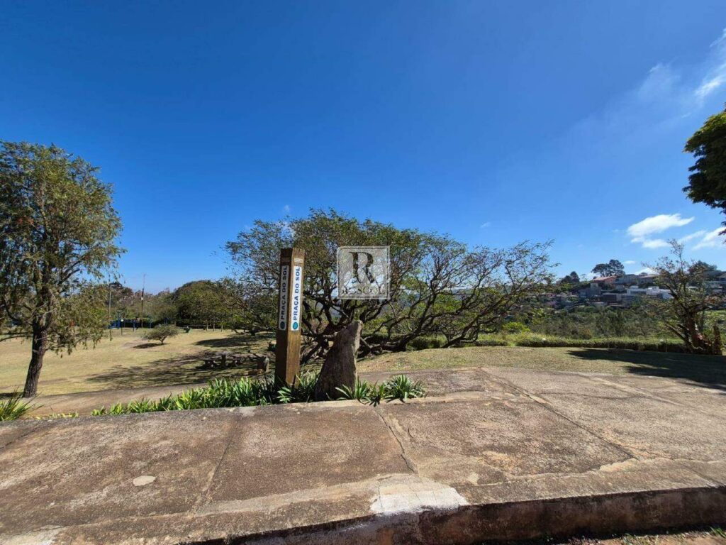 Casa no Retiro das Pedras com 3 quartos e uma suíte independente
