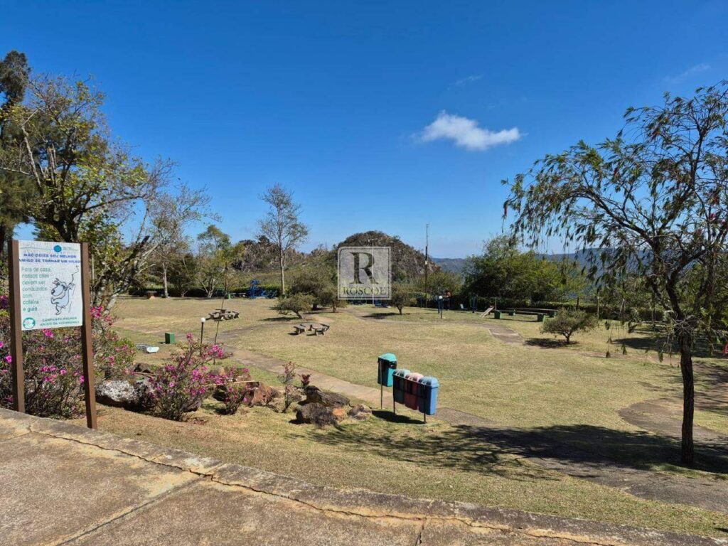Casa no Retiro das Pedras com 3 quartos e uma suíte independente