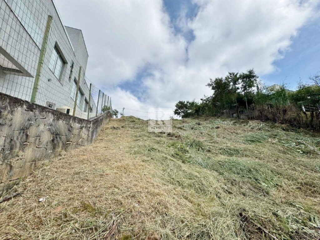 Lote à venda no Condomínio Vila Alpina em Nova Lima