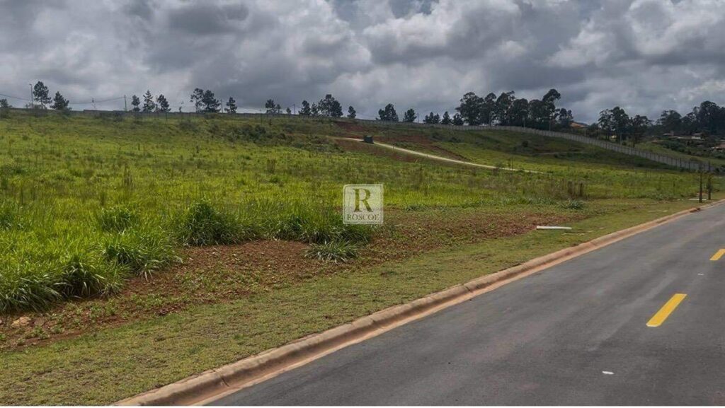Lote a venda no condominio tres vales