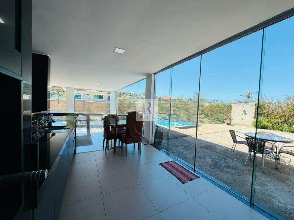Casa à venda no Condomínio Ville Des Lacs