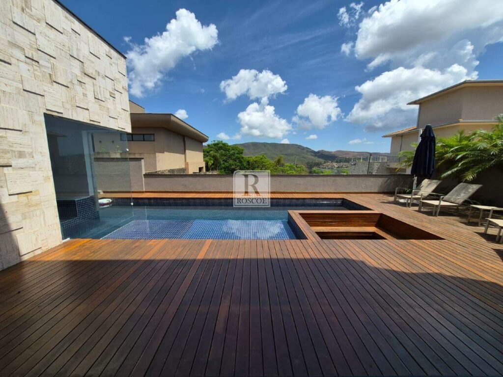 Casa no Alphaville com 4 suítes e vista da lagoa e da Serra da Moeda